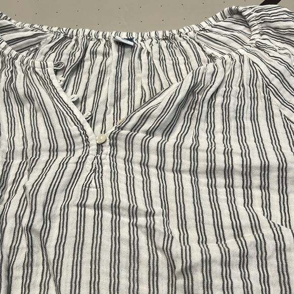 BNWT Old Navy Striped V-neck Blouse - Picture 4 of 5